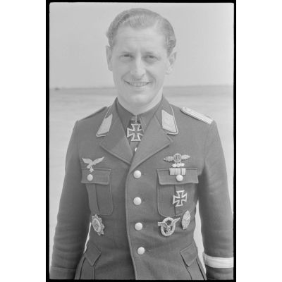 Portrait du sous-lieutenant (Leutnant) Otto Leupert, pilote (Flugzeugführer) du 1.(K) / Lehrgeschwader 1.