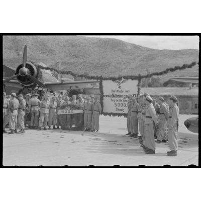 Célébrations du retour de la 5000e mission aérienne du 1.Aufklarungsgruppe 196 basé à Skaramangass (Athènes-Grèce).