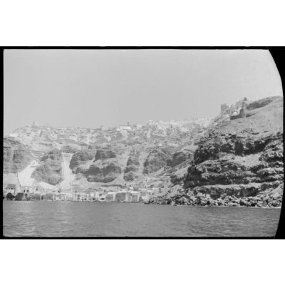Un village côtier sur les hauteurs de l'île de Naxos.