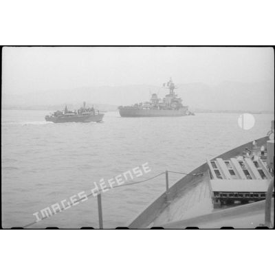 Le croiseur amiral Georges Leygues entre dans la rade de Toulon.
