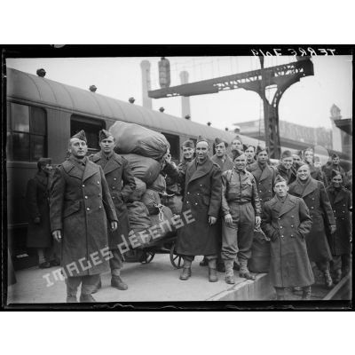 Arrivée d'un détachement de la France Libre en gare de Lyon à Paris.