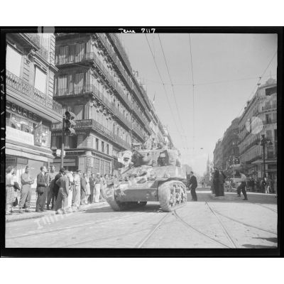 Défilé de la 5e DB (division blindée) à Marseille.