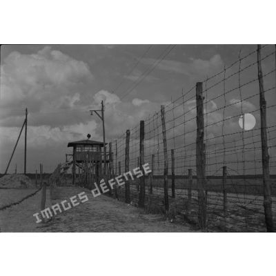 Archives photographiques de Jean Albert Fortier : vues relatives aux prisonniers de guerre détenus dans des stalags en Allemagne pendant la seconde guerre mondiale.