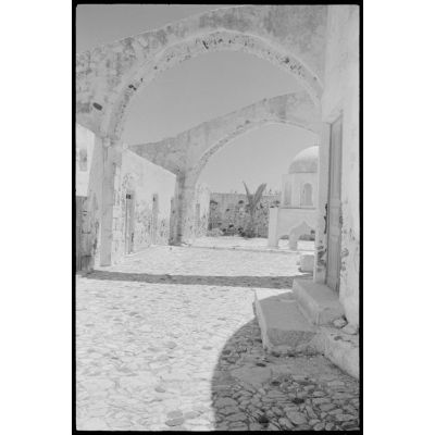 Le monastère orthodoxe de Perissa sur l'île de Santorin.