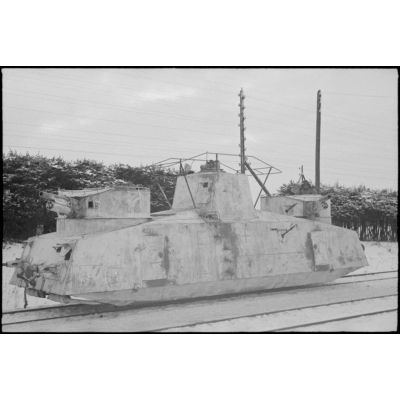 Eléments d'un train blindé MBV D-2 d'origine soviétique employé contre les partisans.