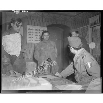 Interrogatoire de prisonniers allemands.