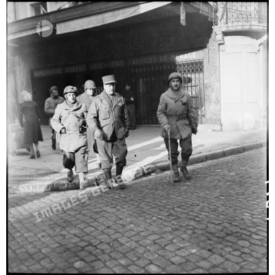 Les généraux Béthouart et de Vernejoul lors de la célébration de la libération de Montbéliard le 17 novembre 1944.