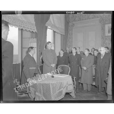 Discours du général de Gaulle à l'hôtel de ville d'Albertville.