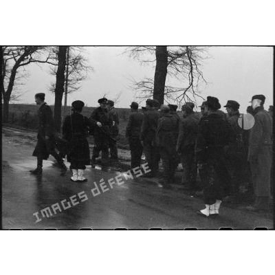 Délégation militaire allemande sur le lieu d'échange de prisonniers.