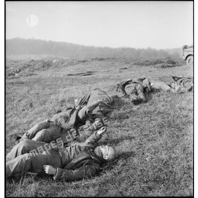 Cadavres allemands sur la route de Montbéliard.