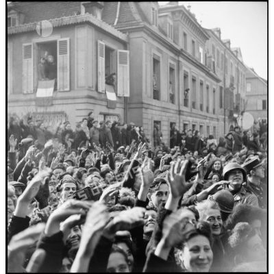 Le 17 novembre 1944, la population de Montbéliard accueille les troupes françaises avec joie.