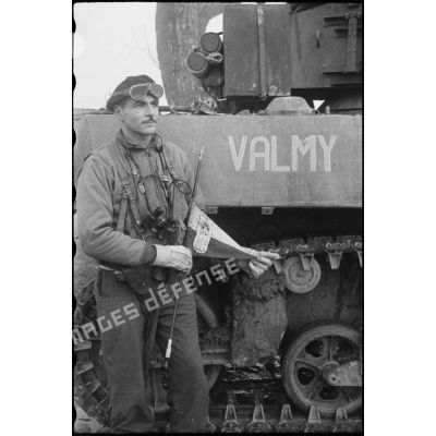 Le chef du char léger M3A3 Stuart baptisé Valmy du 501e RCC de la 2e DB aux environs de Strasbourg.