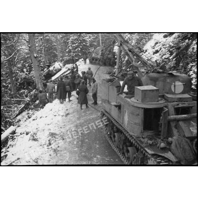 Dépannage et treuillage d'un blindé Sherman dans les Vosges.