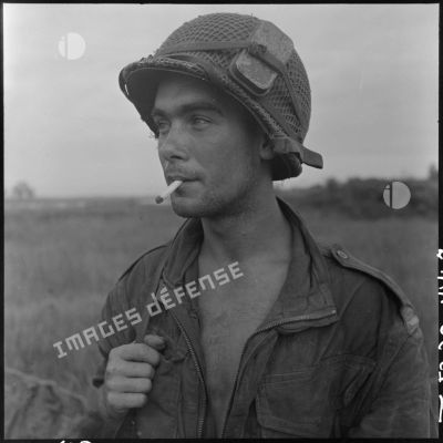 Portrait d'un parachutiste du 8e BPC (bataillon de parachutistes coloniaux) réalisé lors de l'opération Camélia.