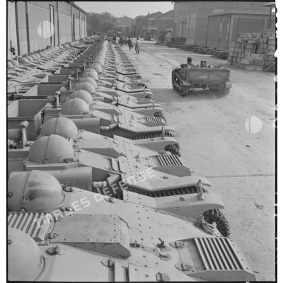 La drôle de guerre : production d'engins blindés dans les usines de la Seyne-sur-Mer et d'Issy-les-Moulineaux.