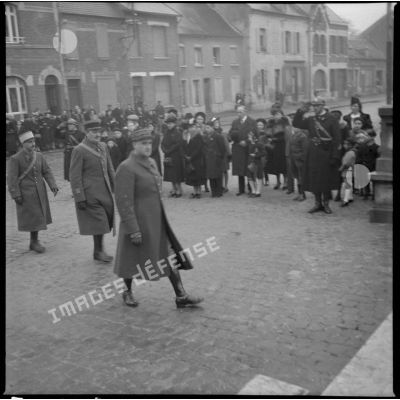 Arrivée du général d'armée Blanchard à  Bohain-en-Vermandois pour une cérémonie militaire en l'honneur des combattants de 1914-1918.