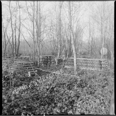Plan général d'obus stockés dans un bois près du village d'Audigny.