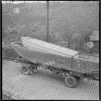 Plan moyen d'une remorque métallique longue à bateaux modèle 1935 du 10e RG.