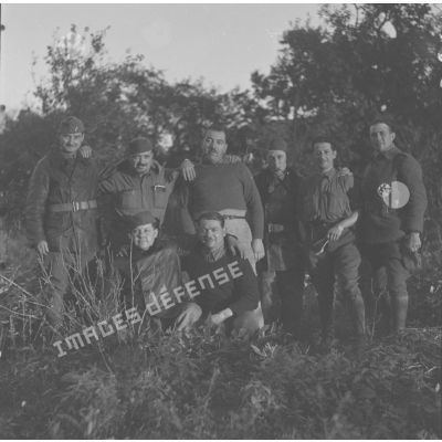 [Photographie de groupe d'artilleurs d'un groupe de DCA (défense contre avions) à Gavisse (Moselle).]