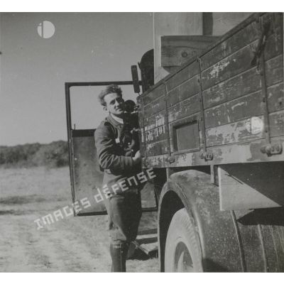 [Portrait d'un opérateur du SCA (Service cinématographique de l'armée), s.d.]