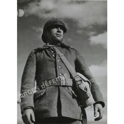 [Portrait d'un soldat du 402e RADCA (régiment d'artillerie de défense contre avions), Moselle, 18-22 octobre 1939.]