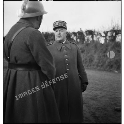 Portrait du général de corps d'armée Corap, commandant la 9e armée, lors de la commémoration du passage des lignes par les plénipotentiaires allemands le 7 novembre 1918.