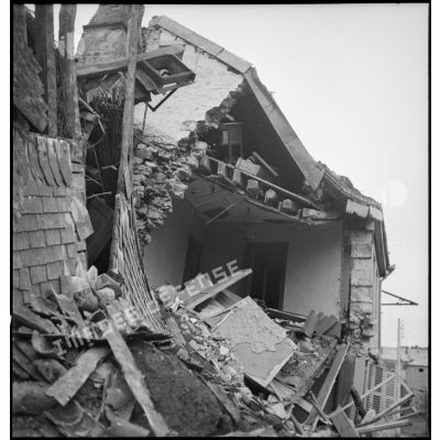 Plan général d'une maison touchée par les bombardements allemands dans le secteur de la 2e armée.