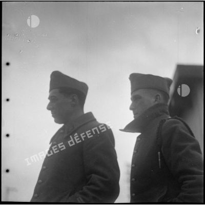 Portrait de groupe de deux officiers dans le secteur de la 3e armée.
