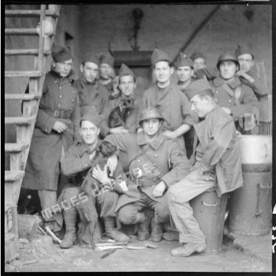 Photographie de groupe de soldats de la 42e DI.