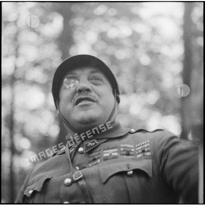 Portrait d'un officier de la 3e armée qui porte un monocle.
