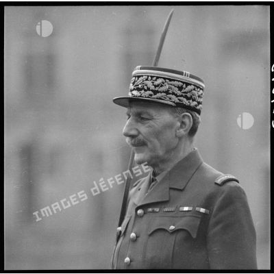 Portrait du général Condé, commandant la 3e armée, lors de la cérémonie militaire sur la place Duroc à Pont-à-Mousson.