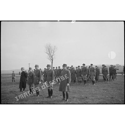 Photographie de groupe de généraux de la 3e armée lors d'une prise d'armes.