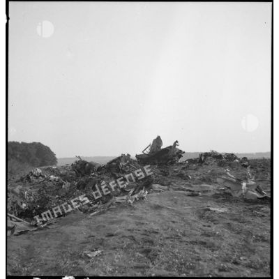 Plan général des débris d'un avion qui s'est écrasé près de Obergailbach dans le secteur de la 4e armée.
