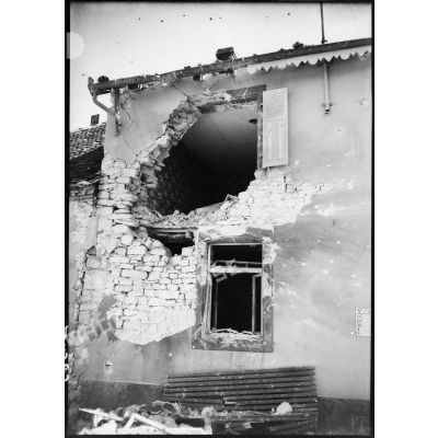 Maison détruite dans un village lorrain de la 4e armée.