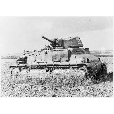 Plan général d'une AMC Somua M35 abandonnée dans un champ près de Merdorp le 13 mai 1940.