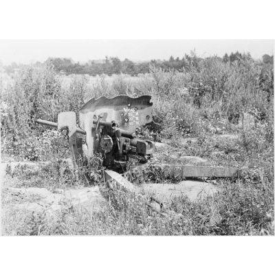 Canon antichar de 25 mm M37 Puteaux abandonné près de Jandrain.