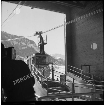 Le départ d'un téléphérique à Chamonix, secteur de la 6e armée.