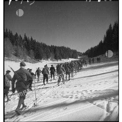 ImagesD fense Une unit de chasseurs alpins dans le massif du Jura