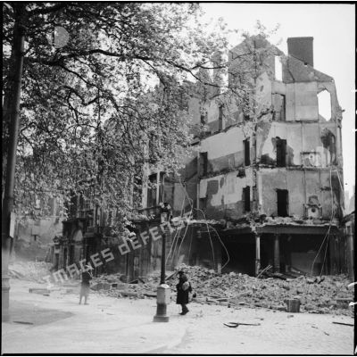 Bâtiment de Namur largement endommagé par les bombardements du 12 mai 1940.