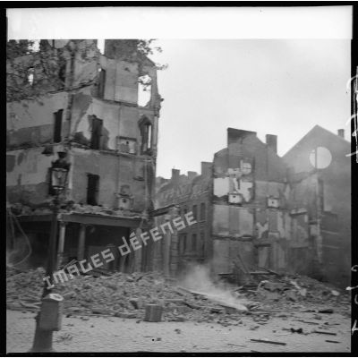 Bâtiment de Namur largement endommagé par les bombardements du 12 mai 1940.