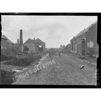 Bouchoir (Somme). Ruines dans le village. [légende d'origine]