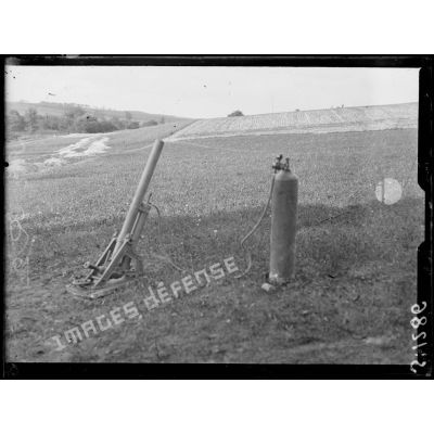 Champ de tir de Sains (Somme). Canon pneumatique. [légende d'origine]
