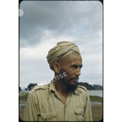 Portrait d'un tirailleur nord-africain au Tonkin.