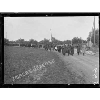 Bizerte (Tunisie). Enterrement de deux aviateurs morts le 21 janvier 1917 et dont les corps n'avaient pas été retrouvés. [légende d'origine]