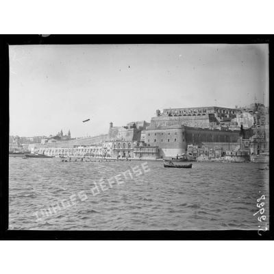 Malte. Le port pris du croiseur auxiliaire français Liamone. [légende d'origine]