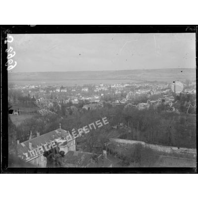 Soissons (Aisne). Panorama pris de Saint-Jean-des-Vignes. [légende d'origine]