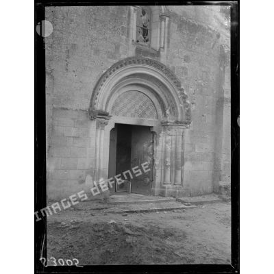 Mercin (Aisne). L'église. Le portail. [légende d'origine]
