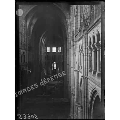 Soissons (Aisne). Travaux intérieurs de restauration de la cathédrale. [légende d'origine]