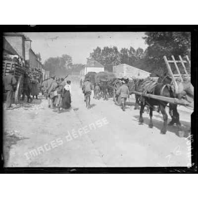 La Ferté-Milon (Aisne). Evacuation de civils. [légende d'origine]