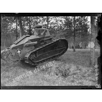 May-en-Multien (Seine-et-Marne). Tank Renault, manoeuvres diverses. [légende d'origine]